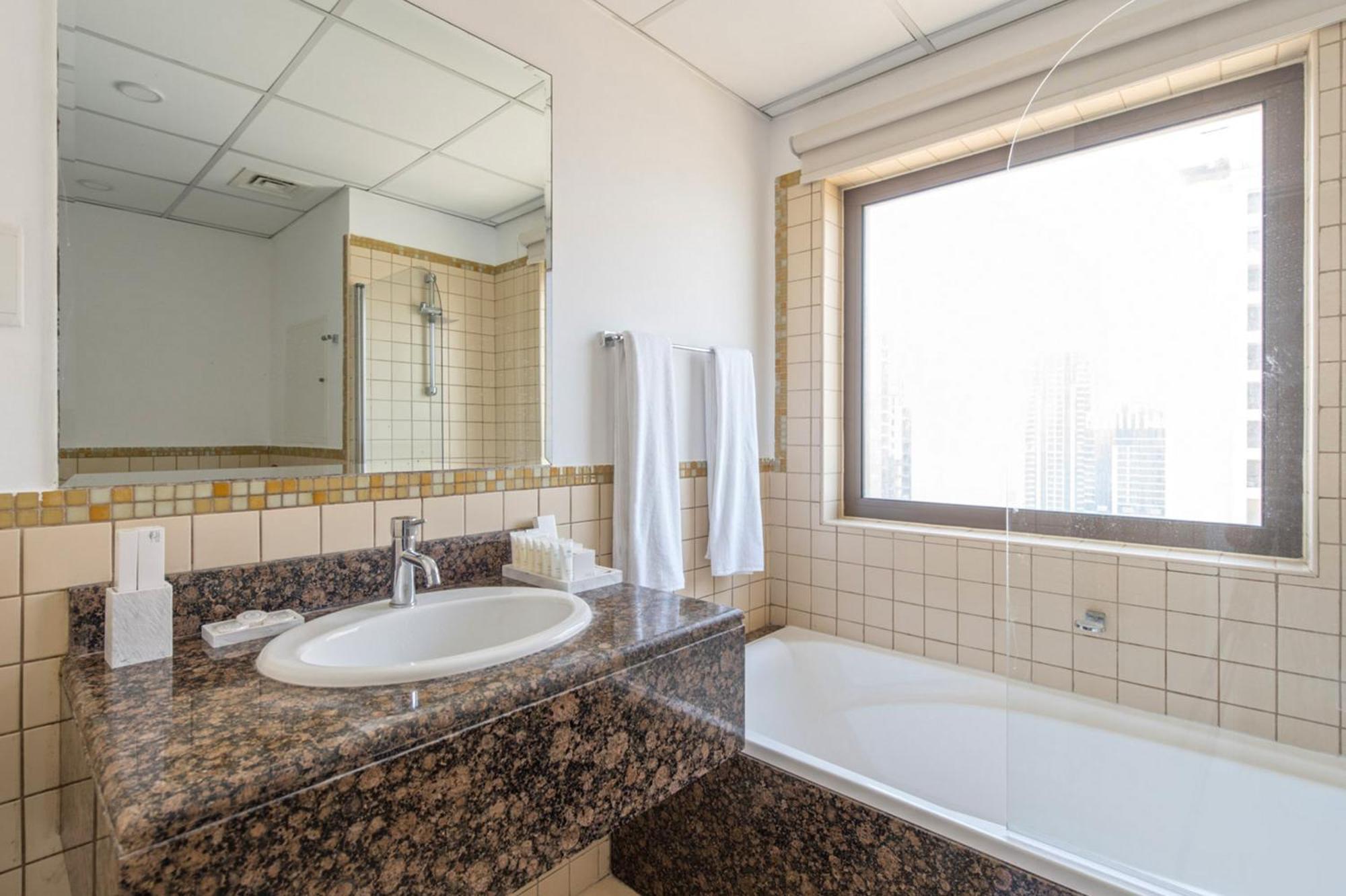 Stunning Marina & Sea View 4 Bedroom Apartment, Murjan 6 Jumeriah Beach دبي المظهر الخارجي الصورة
